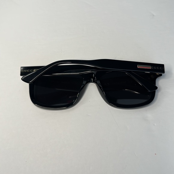 Authentic GUCCI GG0824S 005 square sunglass  black frame with grey lenses - Picture 13 of 13